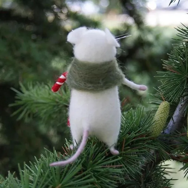 Halloween Mouse with Pumpkin, Christmas Mouse with a Gift, Needle Felting Mouse, Birthday Mouse, Needle Felting Kit, No Finished DIYKit Pack, Needle Felting Miniature