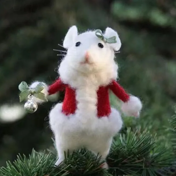 Halloween Mouse with Pumpkin, Christmas Mouse with a Gift, Needle Felting Mouse, Birthday Mouse, Needle Felting Kit, No Finished DIYKit Pack, Needle Felting Miniature