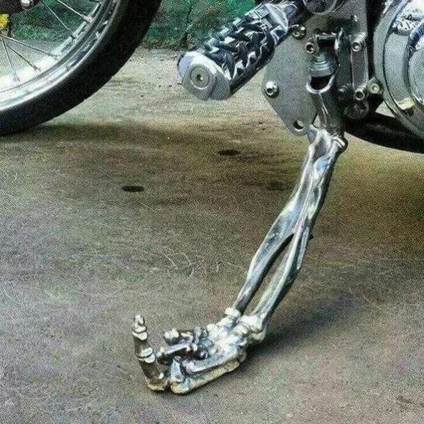 Halloween Skeleton Paw Motorcycle Kickstands - Skeleton Paw With Middle Finger Motorcycle Kickstands, Aluminum Alloy Universal Motorcycle Side Mount