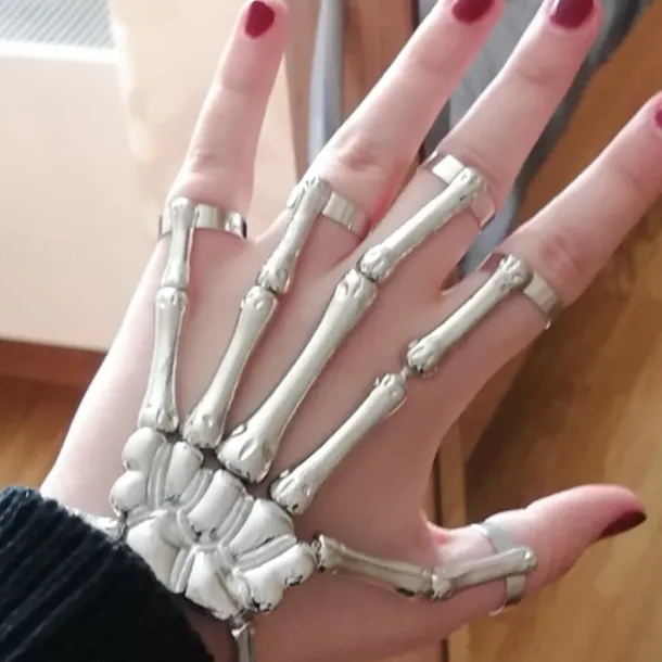 Halloween Skull Skeleton Hand Bracelet with Finger Ring Chain Gothic Bone Joint Jewelry Accessory Gift