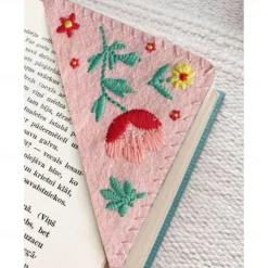Hand Embroidered Corner Bookmark, Floral Style Embroidery Bookmarks, Felt Triangle Page Corner Handmade Bookmark, Decorative Felt Triangle Bookmark, Bookmarks for Book Lovers