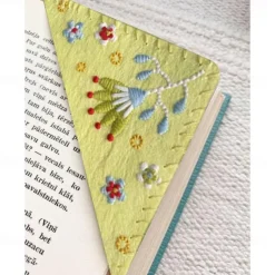 Hand Embroidered Corner Bookmark, Floral Style Embroidery Bookmarks, Felt Triangle Page Corner Handmade Bookmark, Decorative Felt Triangle Bookmark, Bookmarks for Book Lovers