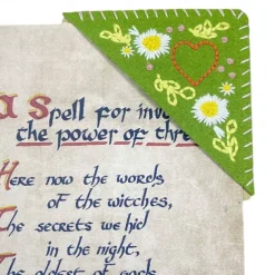 Hand Embroidered Corner Bookmark, Valentine's Day Heart Design Gift, Cute Flower Letter Embroidery, Felt Triangle Page Corner Handmade Bookmark, Decorative Bookmarks for Book Lovers