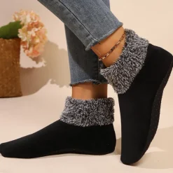 Indoor Non-Slip Thermal Socks Indoor Ladies Floor Socks Women Winter Fuzzy Socks Non-Falling Thickening Socks for Yoga Pilates Dance