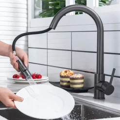 Kitchen Faucet with Pull-out Spray,Single Handle One Hole 2-modes Brass Kitchen Taps