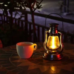 LED Solar Lamp Retro Kerosene Lamp Outdoor Garden Courtyard Decoration Portable Lantern Solar Candle Pendant Outdoor Camping Tent Lamp