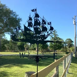 Metal Weather Vane Cock Decorated Weather Vane Iron Rooster Ornament for Roof Shack Indicating Wind Direction Yard Decor