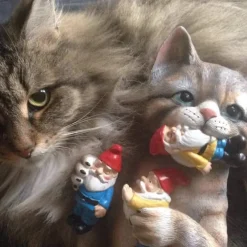 Mischievous Cat Garden Gnome Statue Figurine - Best Art Dcor for Indoor Outdoor Home Or Office Statue for Patio Lawn Yard Decoration Housewarming Garden Gift