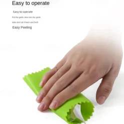 Multifunctional Garlic Master Garlic Ginger Cutter with Silicone Garlic Peeler Plastic Grinding Tool Kitchen Ginger Grater Grinder