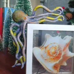 Octopus Resin Ornament - Handcrafted Reclaimed Resin Door Crawler，It Perfectly Matches Your Patio Or Living Room Table