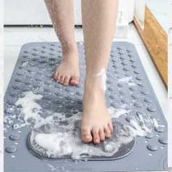 1pc Bathroom Rubber Non-slip Mat - Shower Foot Mat With Draining Holes & Suction Cups - For Bathroom Kitchen Laundry & Bedroom - Suitable for Wet Surfaces - Perfect Gift for Housewarming