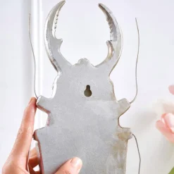 1PC Ccreative Rresin Mmaterial Gold Asilver Uunicorn Beetle Home Decoration Hhandicraft Wall Hanging with a Special Design Of Mmirror Inlaid Surface is a Good Collectible For Iinsect Eenthusiasts