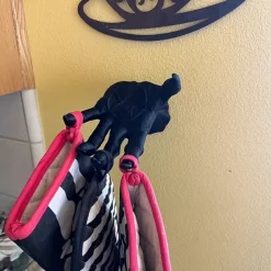 1PC Devil's Hand Collectible Figurine with Exclusive Pentagram Design - Life-Size Plastic Horror Themed Hand for Various Room Types, Indoor & Outdoor Use, Hat & Jewelry Holder, Halloween Decor