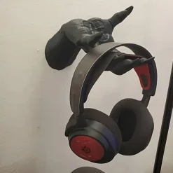 1PC Devil's Hand Collectible Figurine with Exclusive Pentagram Design - Life-Size Plastic Horror Themed Hand for Various Room Types, Indoor & Outdoor Use, Hat & Jewelry Holder, Halloween Decor