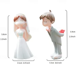 2PC Resin Wedding Couple Sculpture, Modern Bride and Groom Figurines, Romantic Newlywed Statue, Wedding Ceremony Table Decor, Cute Marriage Gift, Home Desk Ornament for Wedding, Party, and Reception