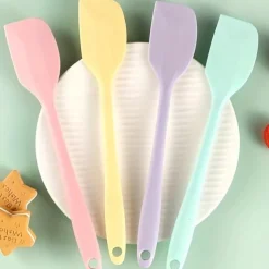 6pcs, Large and Small Silicone Spatulas, Oil Brush, and Long Macaron Spatula - Essential Baking Supplies for Cakes, Cheese, and More