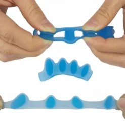 2Pcs/pair Silicone Finger Toe Protector Toe Separators Stretchers Straightener Bunion Protector Pain Relief Foot Care