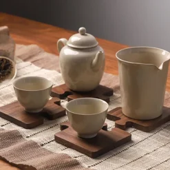 4-Piece Vintage Wooden Puzzle Coasters, Heat-Resistant Drink Coaster Set, Tabletop Protection for Office Desk, Bar, Home Decor