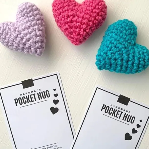 Pocket Hug Heart, Handmade Cute Crocheted Pocket Hug Good Luck Gifts Heart Pocket for Birthday Wedding Valentines