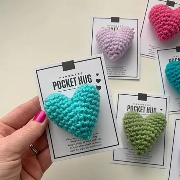 Pocket Hug Heart, Handmade Cute Crocheted Pocket Hug Good Luck Gifts Heart Pocket for Birthday Wedding Valentines