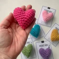Pocket Hug Heart, Handmade Cute Crocheted Pocket Hug Good Luck Gifts Heart Pocket for Birthday Wedding Valentines