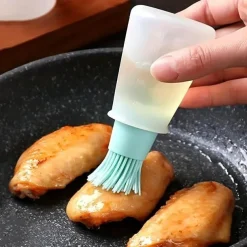 Portable Silicone Oil Bottle With Brush Grill Oil Brushes Pastry Plastic Kitchen Oil Bottle Outdoor Baking BBQ Brush