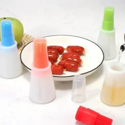 Portable Silicone Oil Bottle With Brush Grill Oil Brushes Pastry Plastic Kitchen Oil Bottle Outdoor Baking BBQ Brush