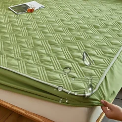 Queen Full King Protective Bed Cover Waterproof Mattress Protector Quilted Fitted Mattress Pad Bed Protector Mattress Cover with Elastic Band Thickened Urine-Proof