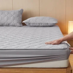 Queen Full King Protective Bed Cover Waterproof Mattress Protector Quilted Fitted Mattress Pad Bed Protector Mattress Cover with Elastic Band Thickened Urine-Proof
