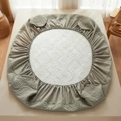 Queen Full King Protective Bed Cover Waterproof Mattress Protector Quilted Fitted Mattress Pad Bed Protector Elastic Band Suitable for All Seasons,Embossed Design,360°Coverage,Deep Pocket