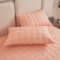 Queen Full King Protective Bed Cover Waterproof Mattress Protector Quilted Fitted Mattress Pad Bed Protector Elastic Band Suitable for All Seasons,Embossed Design,360°Coverage,Deep Pocket