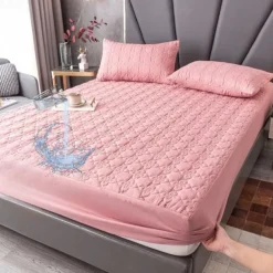 Queen Full King Protective Bed Cover Waterproof Mattress Protector Quilted Fitted Mattress Pad Bed Protector Elastic Band Suitable for All Seasons,Embossed Design,360°Coverage,Deep Pocket