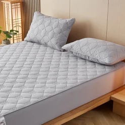 Queen Full King Protective Bed Cover Waterproof Mattress Protector Quilted Fitted Mattress Pad Bed Protector Mattress Cover with Elastic Band Thickened Urine-Proof