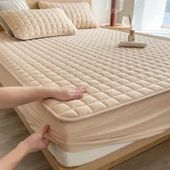 Queen Full King Protective Bed Cover Waterproof Mattress Protector Quilted Fitted Mattress Pad Bed Protector Protective Mattress Cover Soft Comfortable