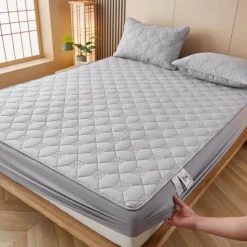 Queen Full King Protective Bed Cover Waterproof Mattress Protector Quilted Fitted Sheet Mattress Pad 360°All-Package Bed Protector Mattress Cover Anti-Slip Breathable Cool Skin-Friendly