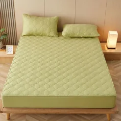 Queen Full King Protective Bed Cover Waterproof Mattress Protector Quilted Fitted Sheet Mattress Pad 360°All-Package Bed Protector Mattress Cover Anti-Slip Breathable Cool Skin-Friendly