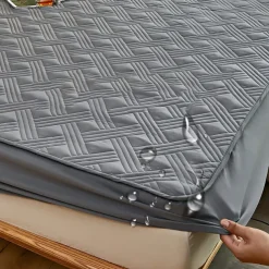 Queen Full King Protective Bed Cover Waterproof Mattress Protector Quilted Fitted Sheet Mattress Pad 360°All-Package Bed Protector Mattress Cover Anti-Slip Breathable Cool Skin-Friendly