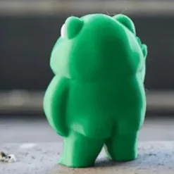 Rebellious Frog Figurine, Small Frog Resin Ornaments Crafts