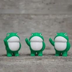 Rebellious Frog Figurine, Small Frog Resin Ornaments Crafts