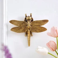 Resin Gold Bee/Dragonfly Home Decor Craft, Wall Hanging Insect Lovers' Collectible, Handcrafted Photo Frame, Insect Decoration Accessory for Family Parties and Insect Exhibits