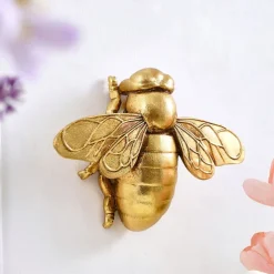 Resin Gold Bee/Dragonfly Home Decor Craft, Wall Hanging Insect Lovers' Collectible, Handcrafted Photo Frame, Insect Decoration Accessory for Family Parties and Insect Exhibits