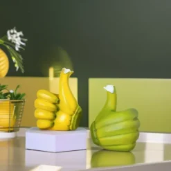 Resin Thumbs Up Ornament, Banana-Inspired Handicraft Statue, Inspirational Gesture Decor for Home Office, Desktop Display Figurine