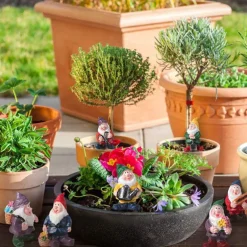 Set of Seven Dwarf Figurines - Home and Garden Décor, Perfect for Pot Decoration, Resin Craftsmanship Collection