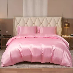 Silk Duvet Cover Set Luxurious, Ultra-Soft, and Breathable Bedding for Ultimate Comfort. Crafted from 100% Mulberry Silk for a Smooth, Skin-Friendly Feel Natural Temperature Regulation