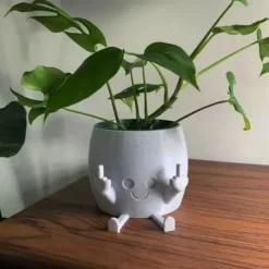 Smiling Plant Pot with Middle Fingers Up,Resin Plastic Ornaments Flower Pot, Planting Containers, Novelty Interesting Decorations, for Home Indoor Window, Desktop, Outdoor Patio Yard