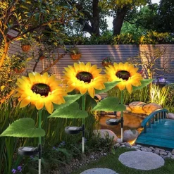 Solar Powered Sunflower Lights, Solar Garden Lights, Outdoor Decorative LED Garden Flower Stakes for Pathway & Lawn Decor