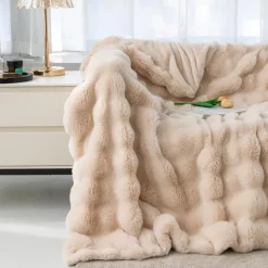 Super Soft Faux Fur Throw Blanket Royal Luxury Cozy Plush Blanket use for Couch Sofa Bed Chair, Reversible Fuzzy Faux Fur Velvet Blanket