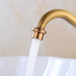 Traditional Kitchen Sink Mixer Faucet with Cold and Hot Hose, Vessel Taps Single Handle