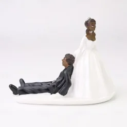 Valentine's Gift Wedding Resin Cake Topper Fashion Cake Topper Dolls Bride and Groom Resin Figurines Ornament Wedding Decor 13*10CM