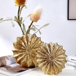 Vintage Round Seashell Shaped Vase with Gold Foil Decoration, Sparkling Resin Material, Handmade Decorative Flower Vase for Home, Hotel Table Decor and Flower Hydroponics